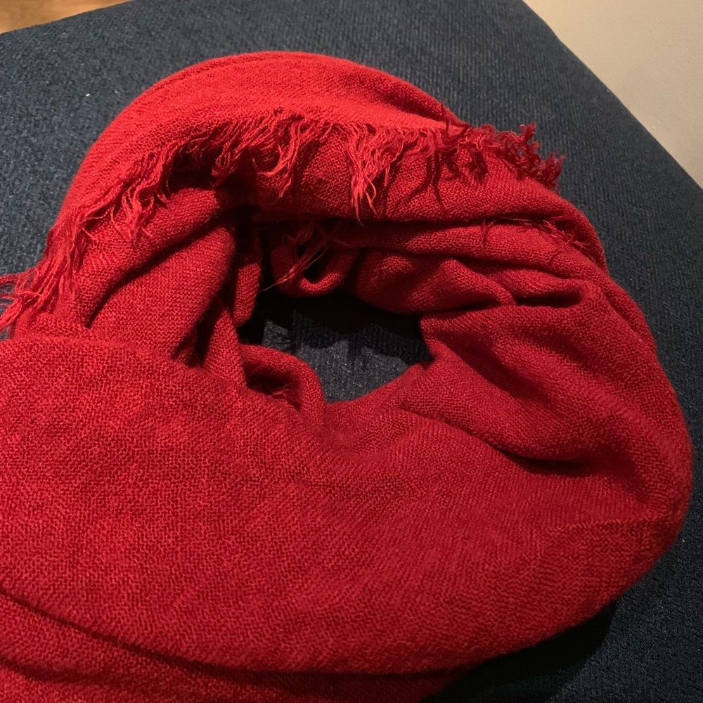 Red scarf - Picture 2 of 4